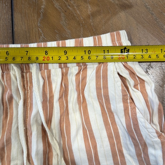 Billabong Women's Striped Tan and Cream Shorts - Picture 8 of 9